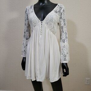 lovposh White lace top flutter sleeve dress Size Small COQUETTE  BALLETCORE